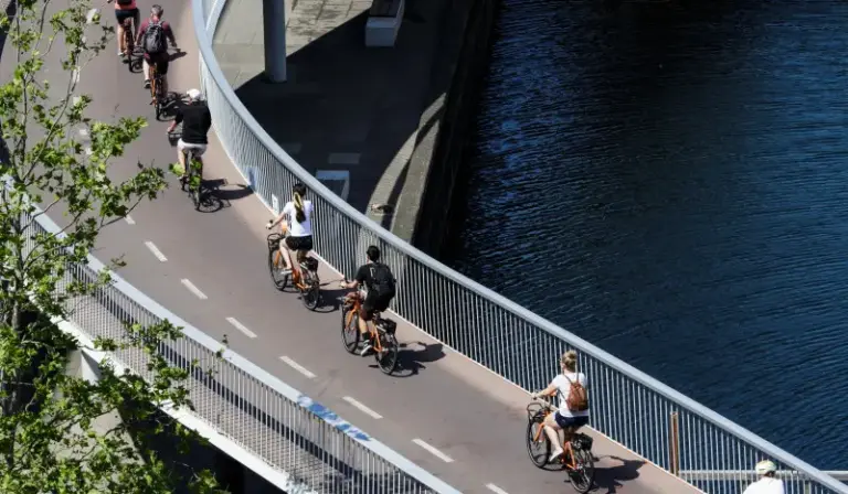 Netherlands to trial a 20 km/h limit on cycle paths in Houten and Amsterdam