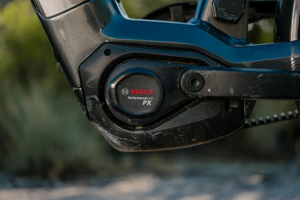 Moteur Bosch Performance Line PX monté sur le cadre d'un vélo électrique