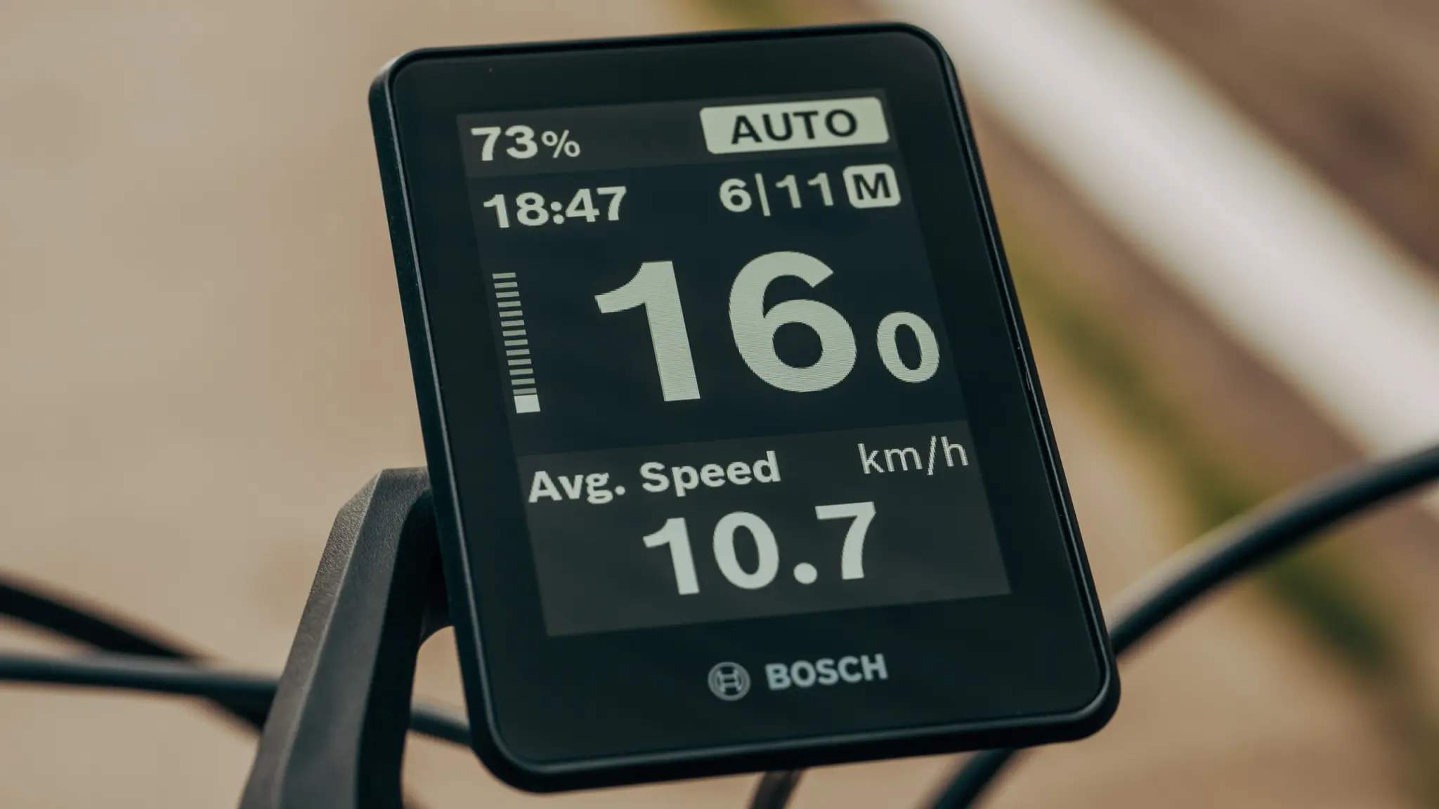 Bosch Intuvia 200 central display showing speed, battery level and the time in black and white