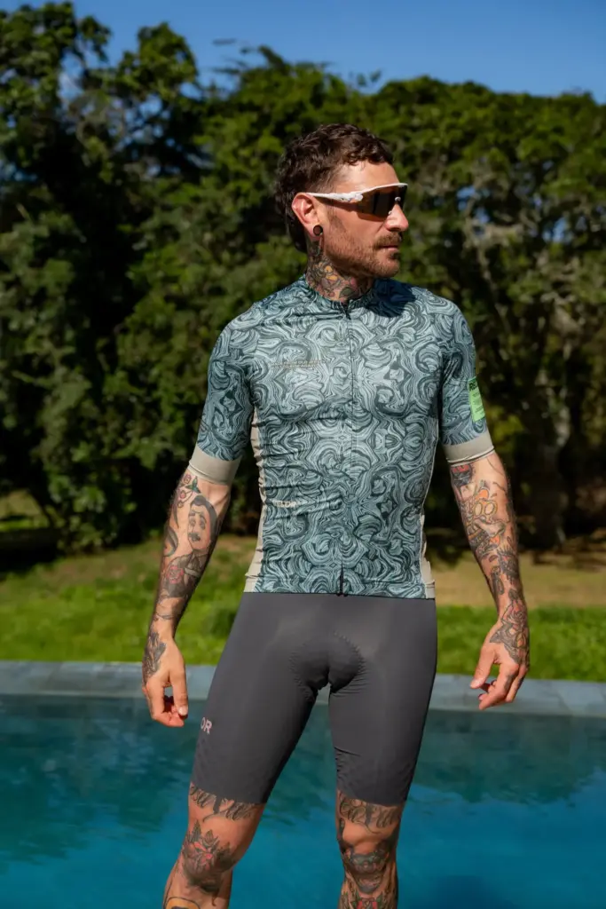 VELOR makes a new cycling jersey out of old jerseys