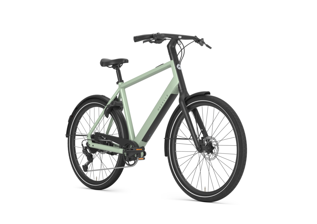 Gazelle Curb T9 in pistachio green, the version with a Shimano Cues derailleur