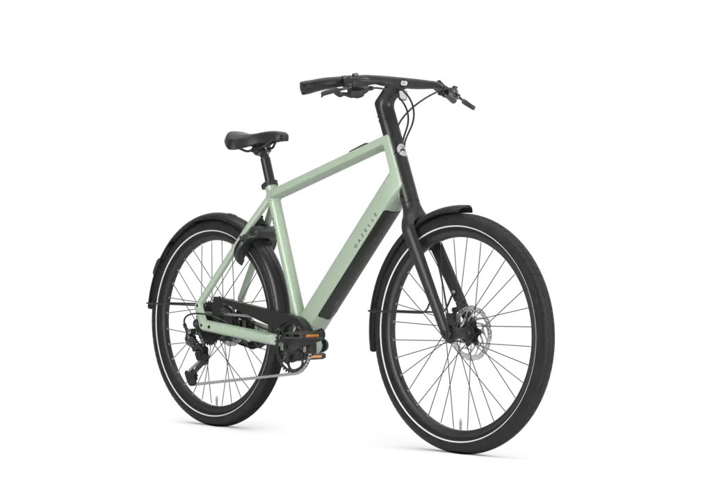 Gazelle Curb T9 in pistachio green, the version with a Shimano Cues derailleur