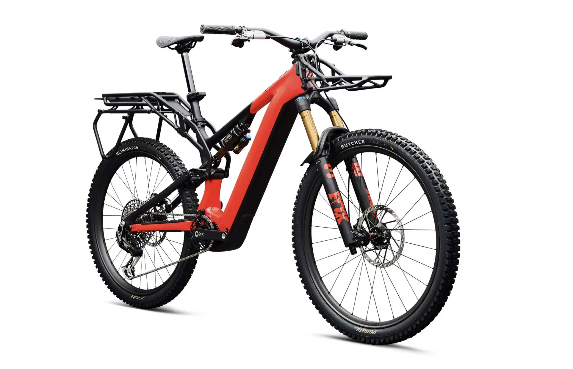 VTT électrique Specialized S-Works Levo 4 X de trois quarts avant, équipé de porte-bagages avant et arrière