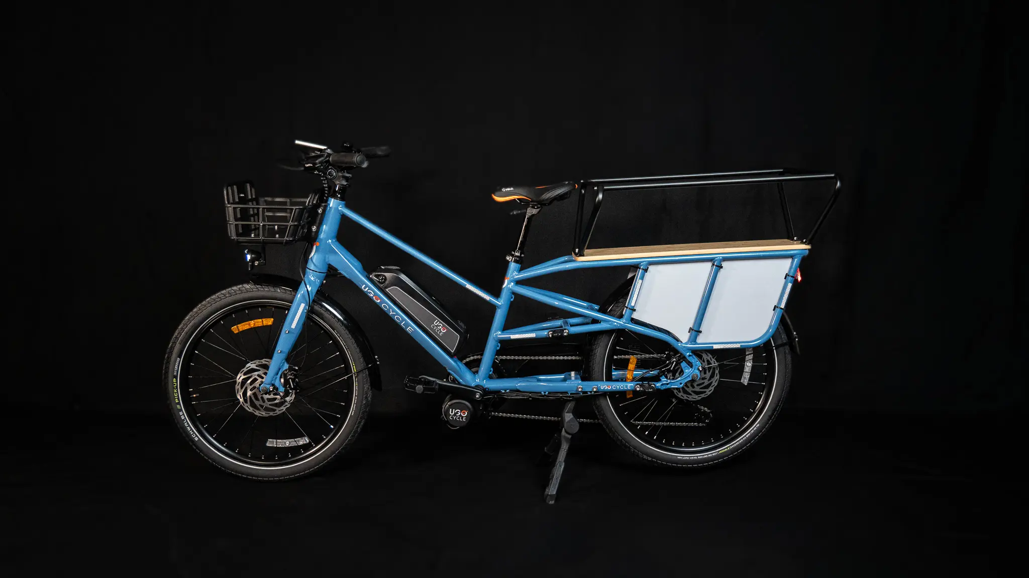 UGO Cycle Atlas équipé de sa planche de chargement en bambou à l’arrière