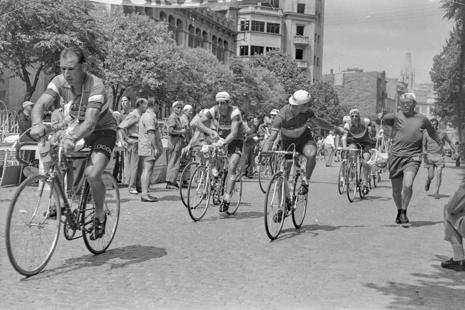Tour de France 1903 : comment un journal au bord de la faillite a inventé un monument