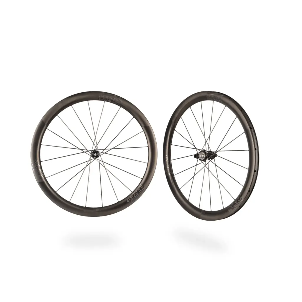 Tune lance six roues route Nano, dont trois à rayons carbone à partir de 2 790 €