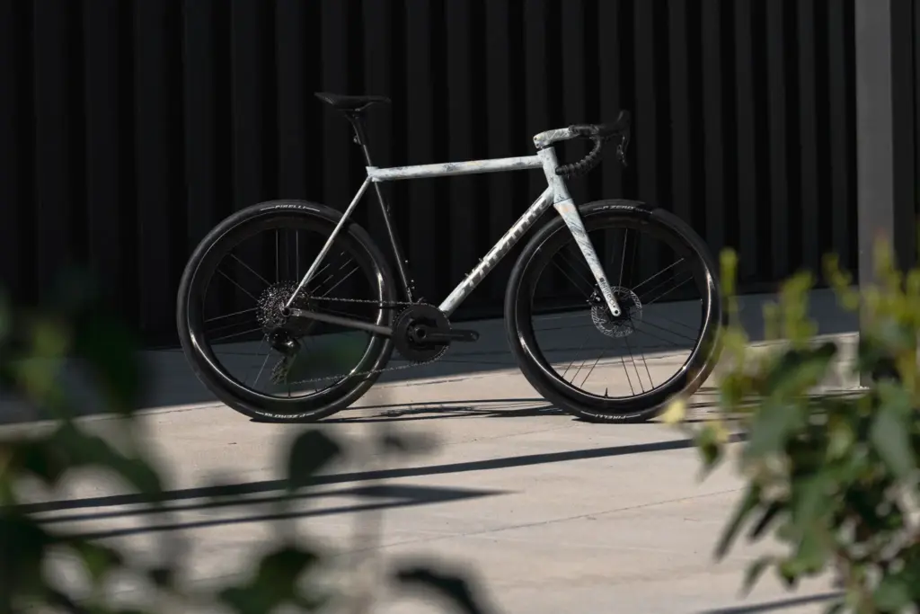 Mosaic AR-Zero : un vélo all-road en titane fait main à partir de 11 000 $ US le kit cadre
