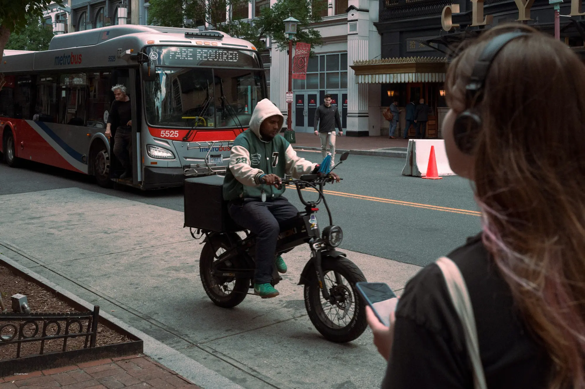 Livreur à vélo électrique, illustration de la nouvelle loi du New Jersey