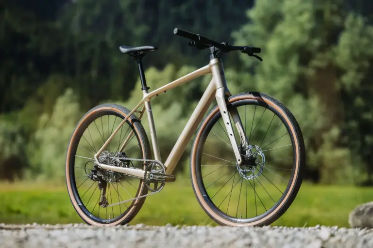 Merida transforme le Speeder en gravel à guidon plat : 50 mm de pneu contre 35