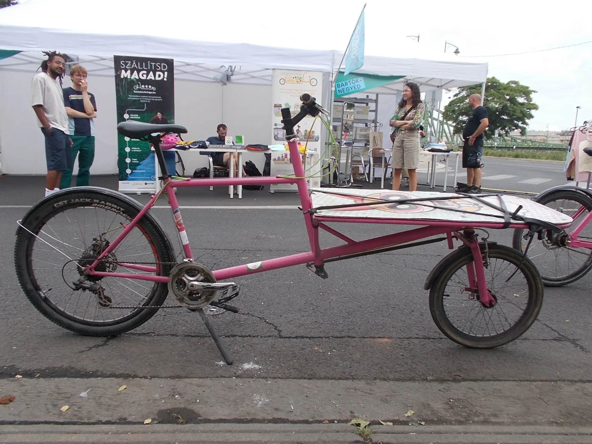 Longtail cargo bike