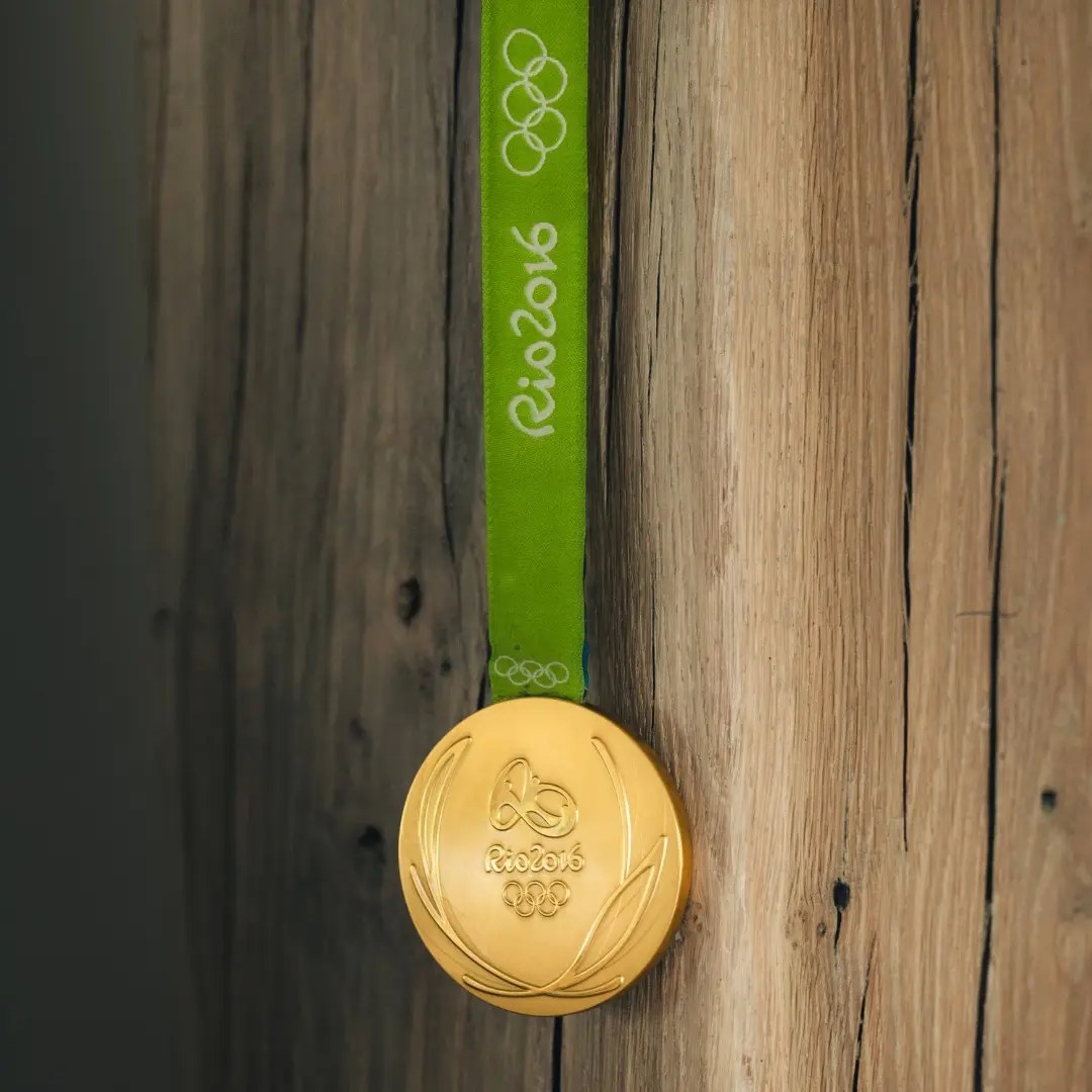 La médaille d'or de Rio 2016 à l'origine du Basso SV Supernova, suspendue à son ruban vert