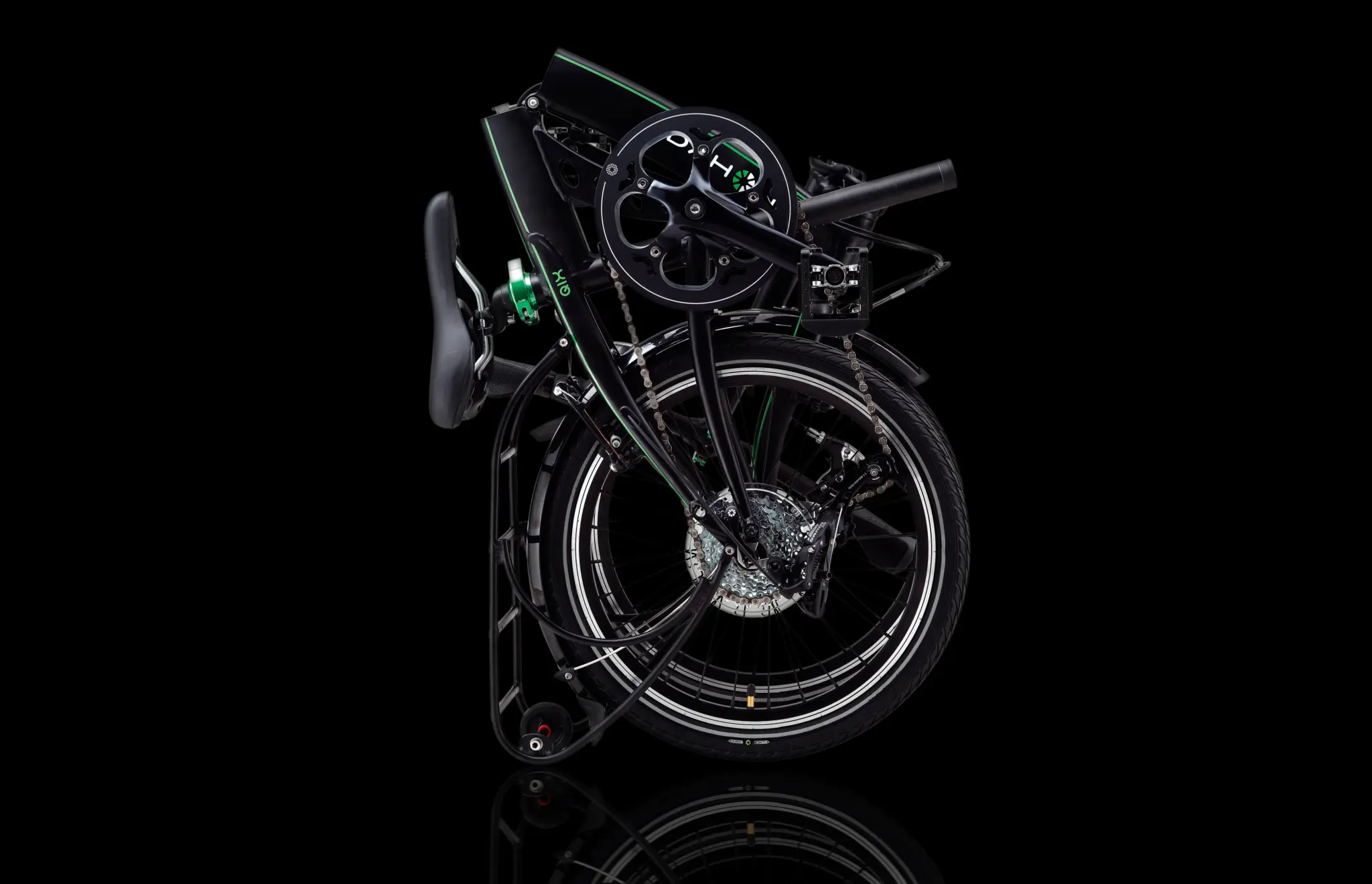 The Dahon Qix, a folding bike with a vertical fold