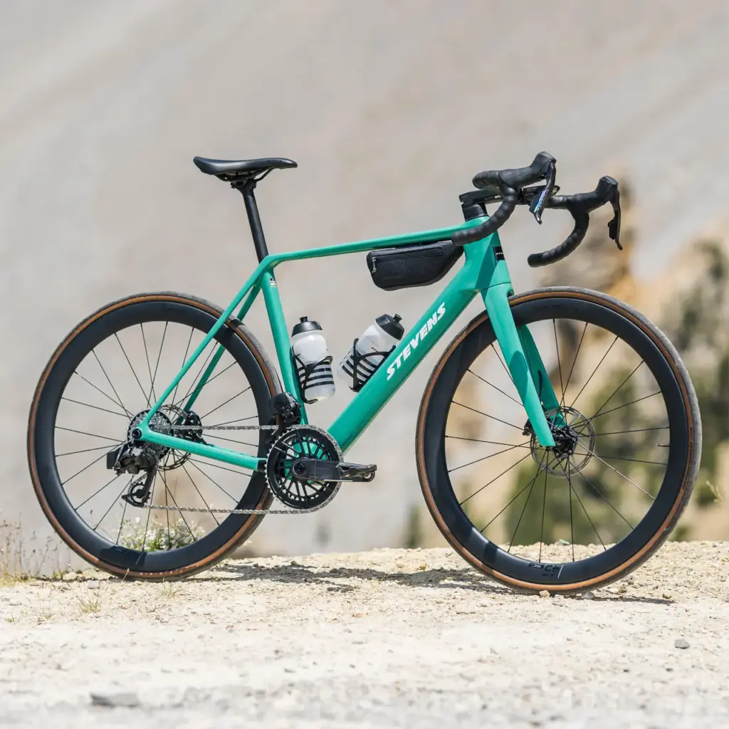 Stevens Izoard 2027 : un cadre route de 1 090 g, à partir de 2 399 €