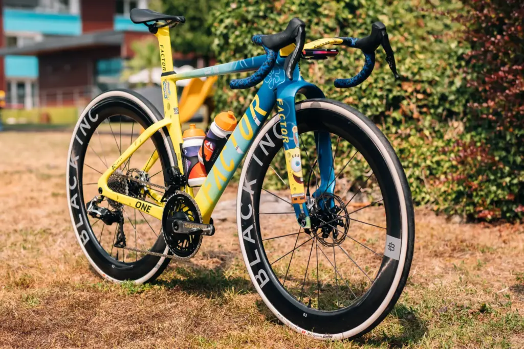 Bob l&rsquo;éponge sur le Tour de France Femmes : Factor peint deux ONE en édition limitée
