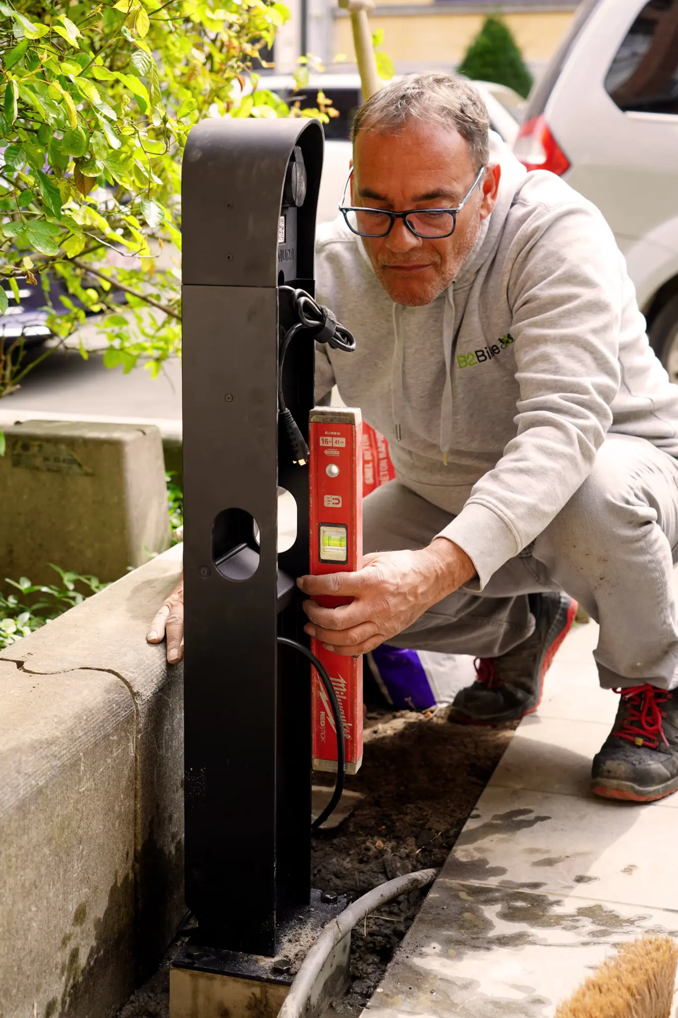 Installation of a Sumura charging point on a prefabricated base