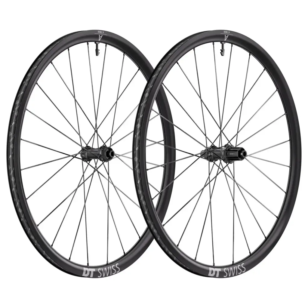 DT Swiss élargit ses roues alu 1800 de 2 mm et leur ajoute une option dynamo