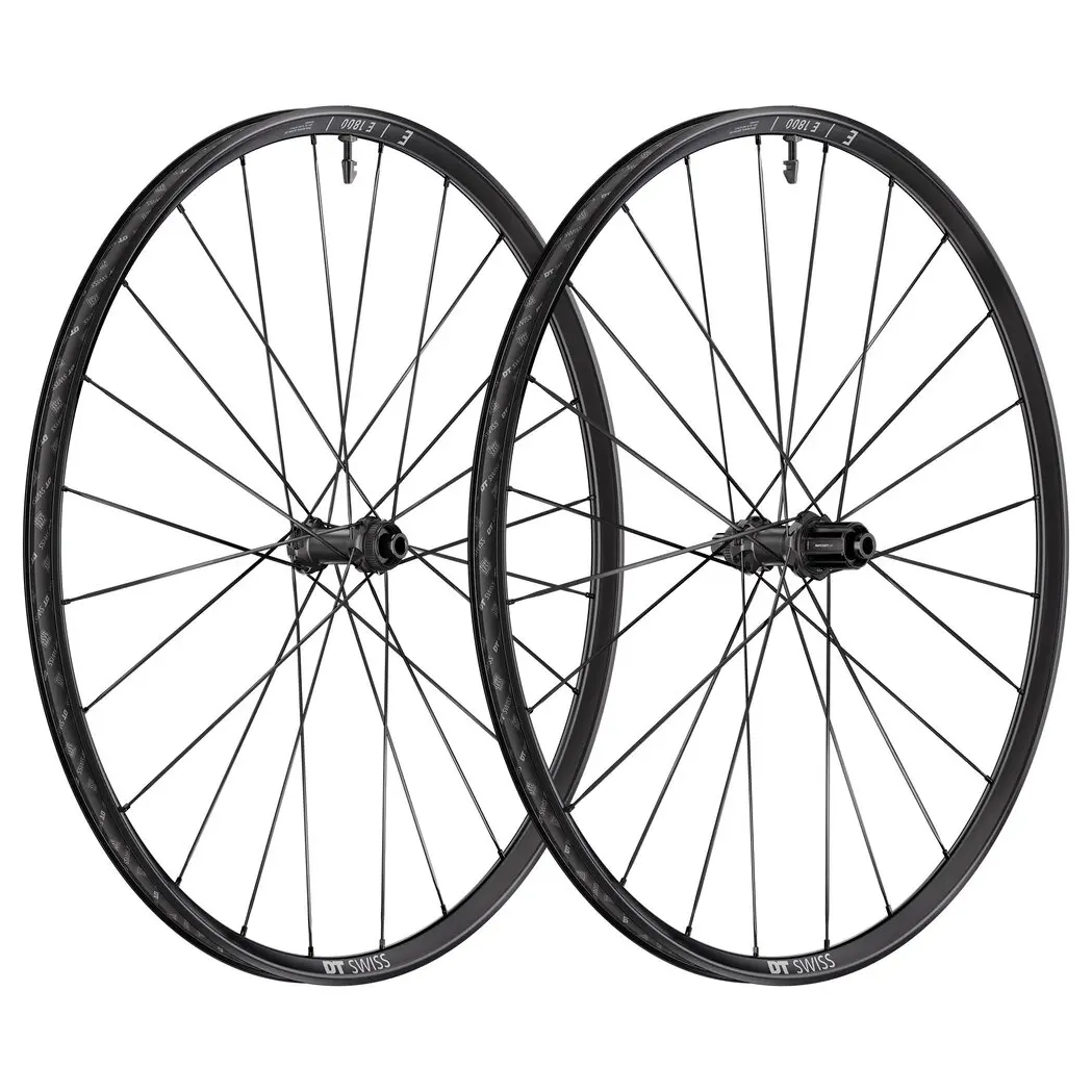 Paire de roues route DT Swiss E 1800 Spline DB à jante basse, sur fond blanc