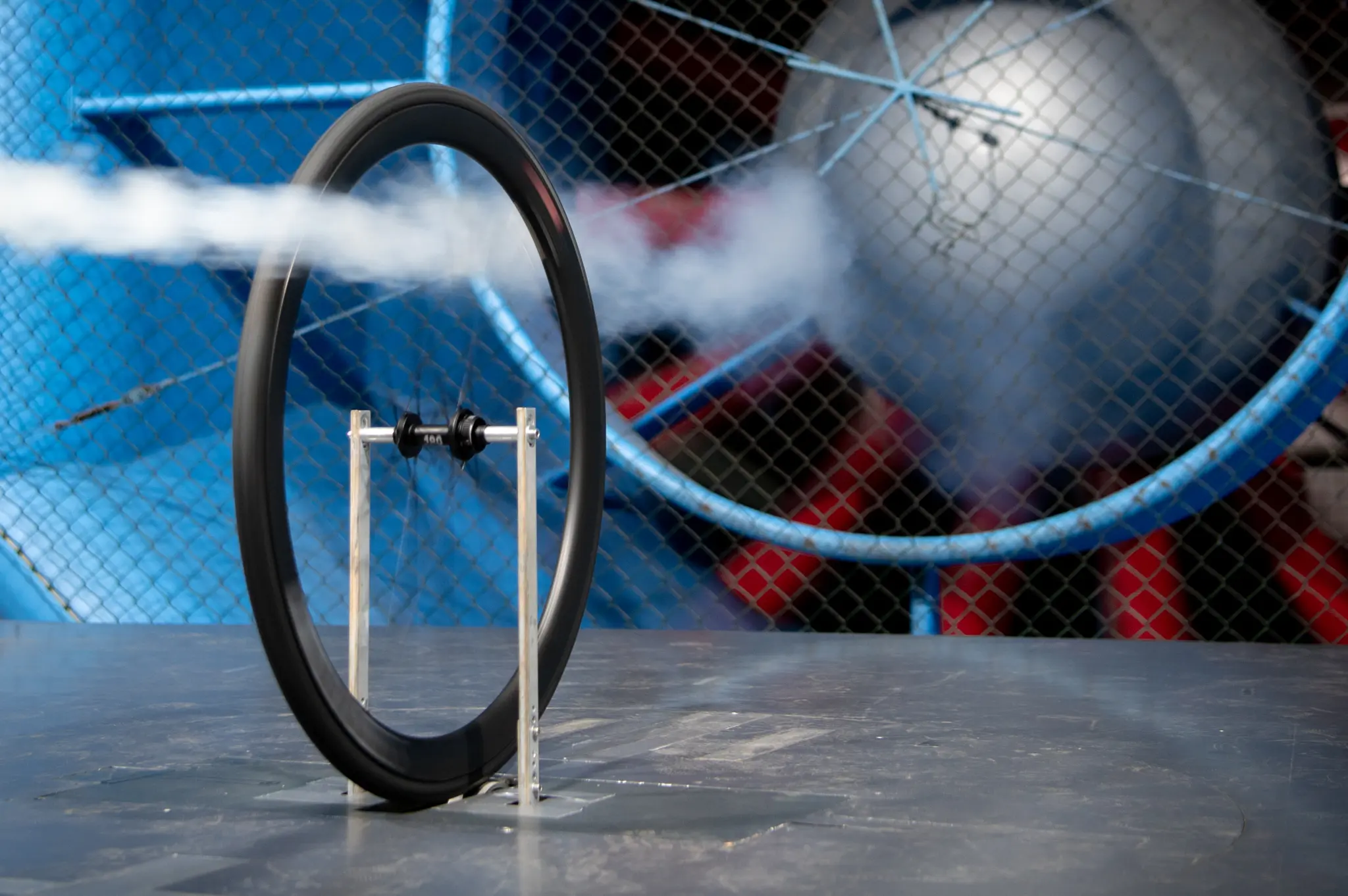 Essai en soufflerie d'une roue équipée du Continental Aero 111