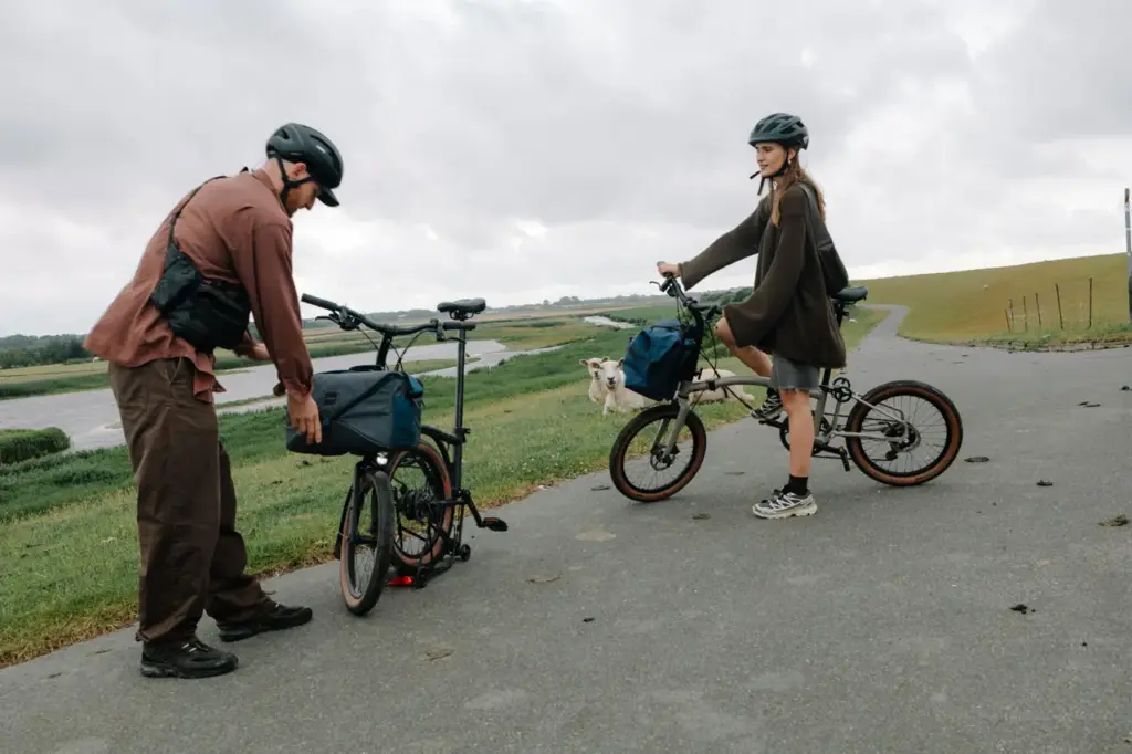 Hope teases custom parts for the Brompton G Line