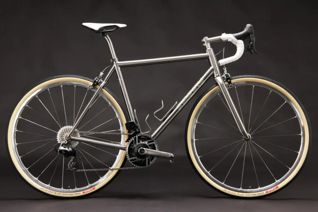 Firefly All Road Rim Brake : un titane à freins sur jante qui passe du 40 mm