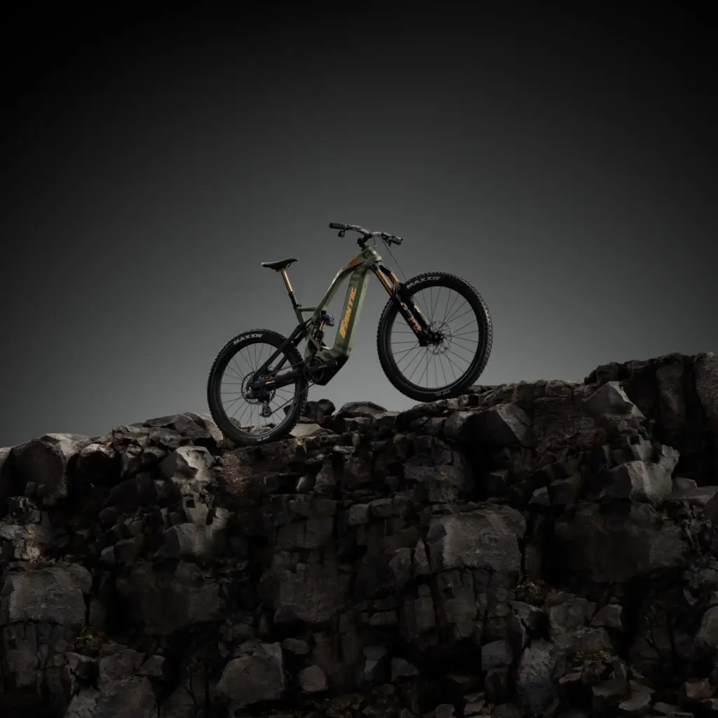 Fantic Rhapsody: a full-carbon electric enduro with 180 mm up front and Bosch CX