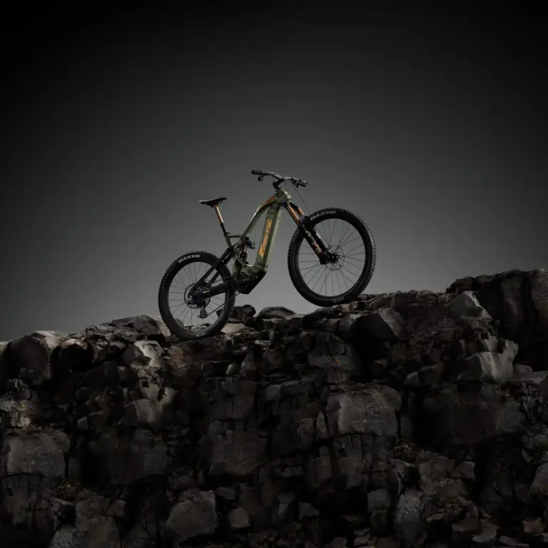 Fantic Rhapsody: a full-carbon electric enduro with 180 mm up front and Bosch CX
