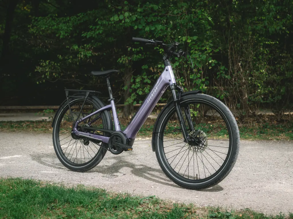 Aventon Naro : un vélo électrique urbain à courroie, vitesses automatiques et GPS