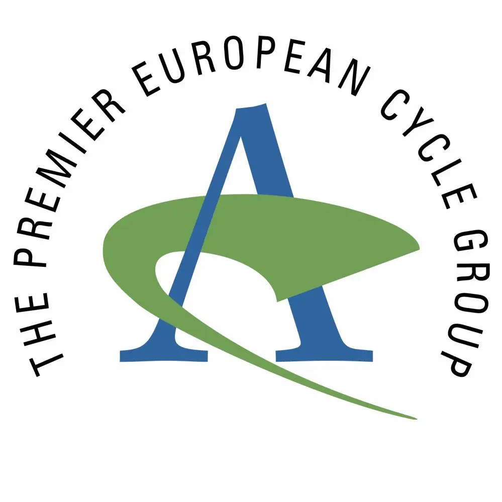 Logo d'Accell Group : un A bleu barré d'une virgule verte, entouré de la devise « The Premier European Cycle Group »