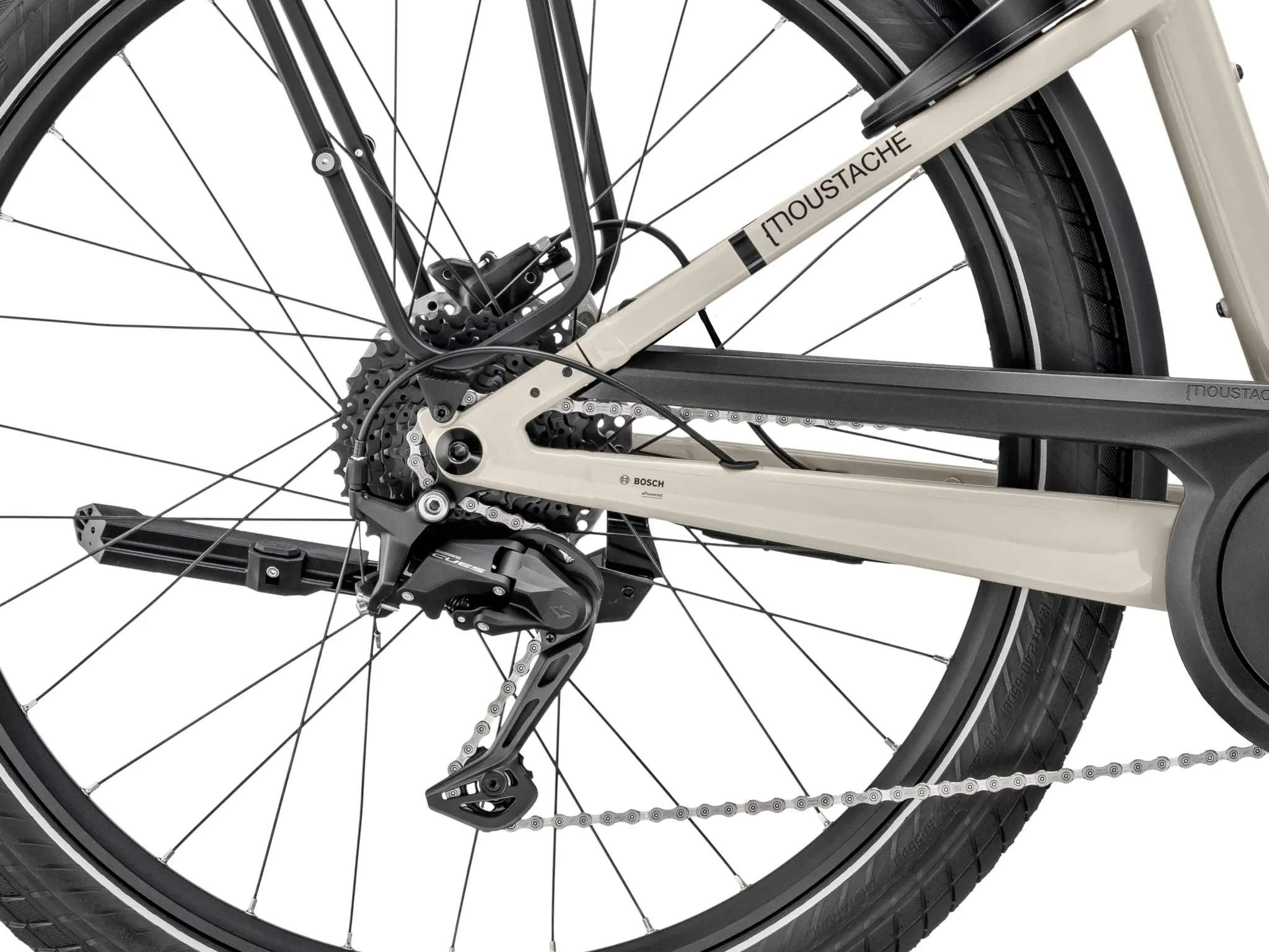 Gros plan sur la roue arrière du Moustache Lundi 27 : cassette, dérailleur et base du cadre