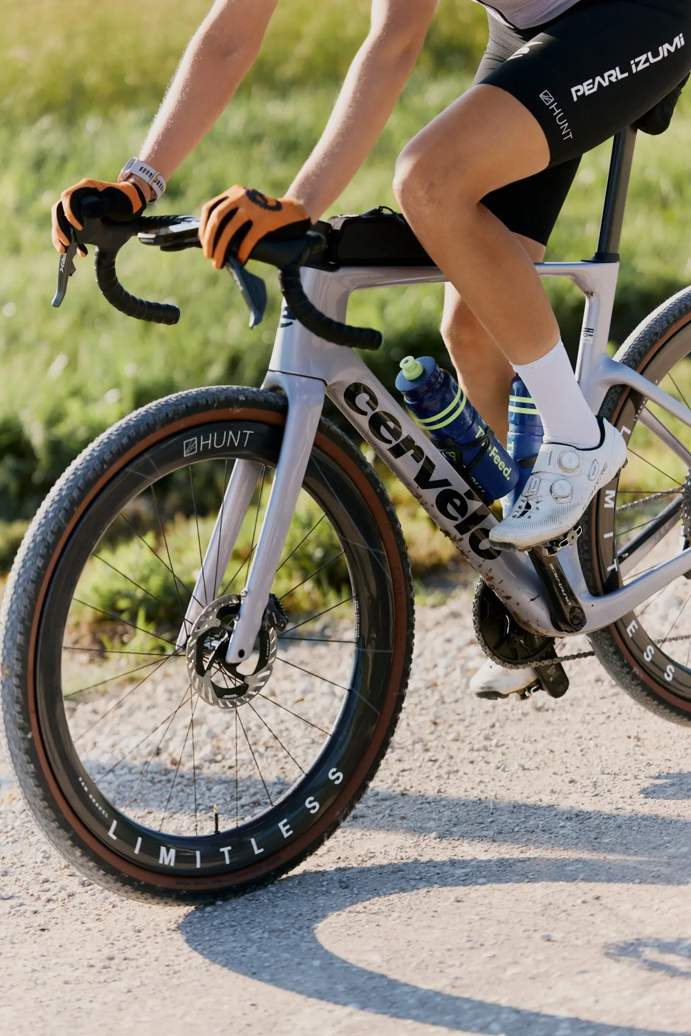 Hunt 5AM Gravel Limitless front wheel fitted with a gravel tyre on a Cervélo bike, on a gravel track