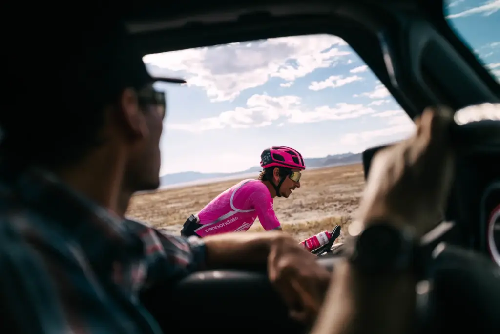 Lachlan Morton bat à vélo le record du Pony Express, en 6 jours et 21 heures