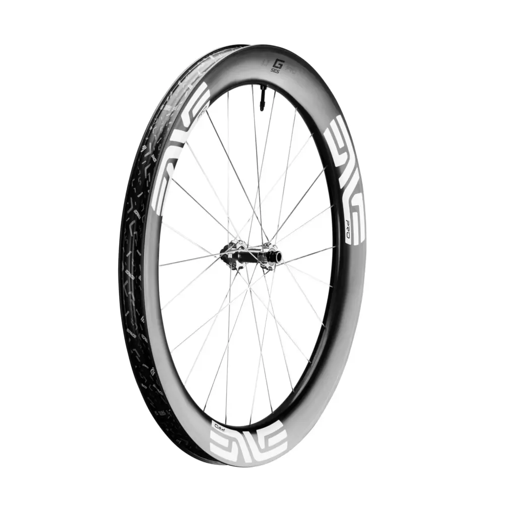 ENVE SES 6.7 PRO : des roues aéro à crochets de 1 495 g, retaillées pour l&rsquo;UCI