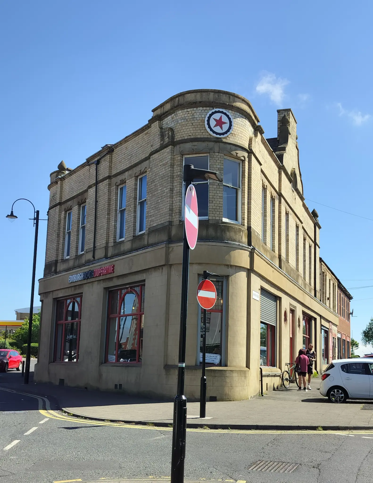 The Edinburgh Bicycle Co-operative shop on Union Road, Newcastle upon Tyne, a pale stone corner building