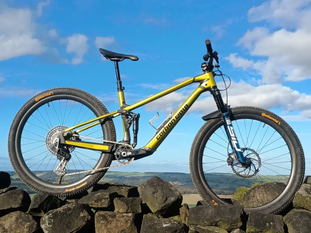 Carbon Wasp Truffle-120: recycled carbon in the frame of the mountain bike handmade in Leeds