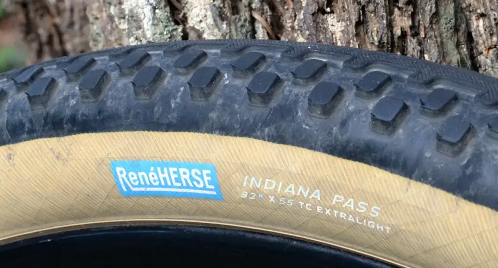 Rene Herse Indiana Pass : un pneu semi-slick de 55 mm pour les roues de 32 pouces
