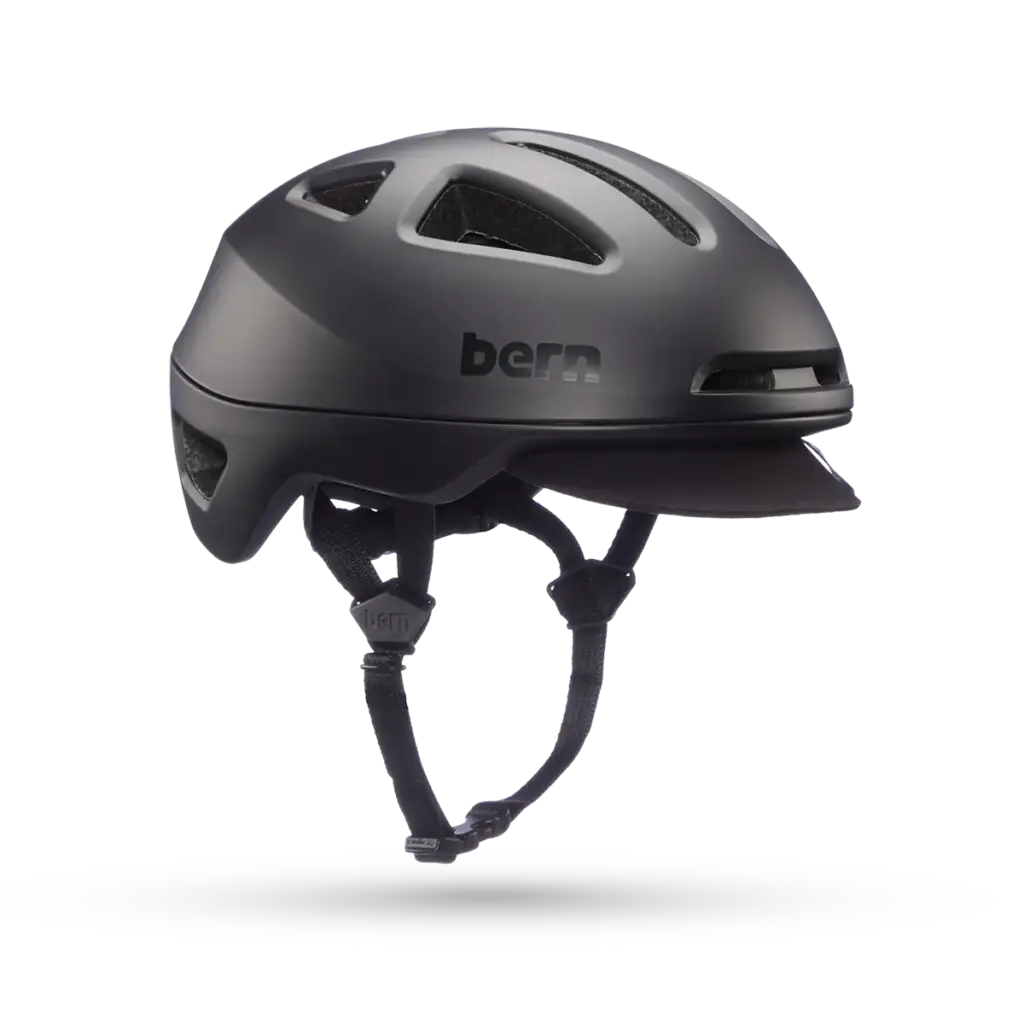 Le casque Bern Major MIPS noir mat, vu de trois quarts