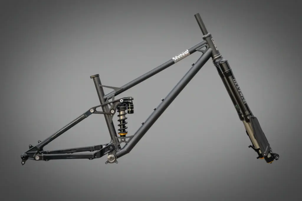 REEB et Cane Creek : un kit enduro STEEZL à fourche inversée, vendu en octobre seulement