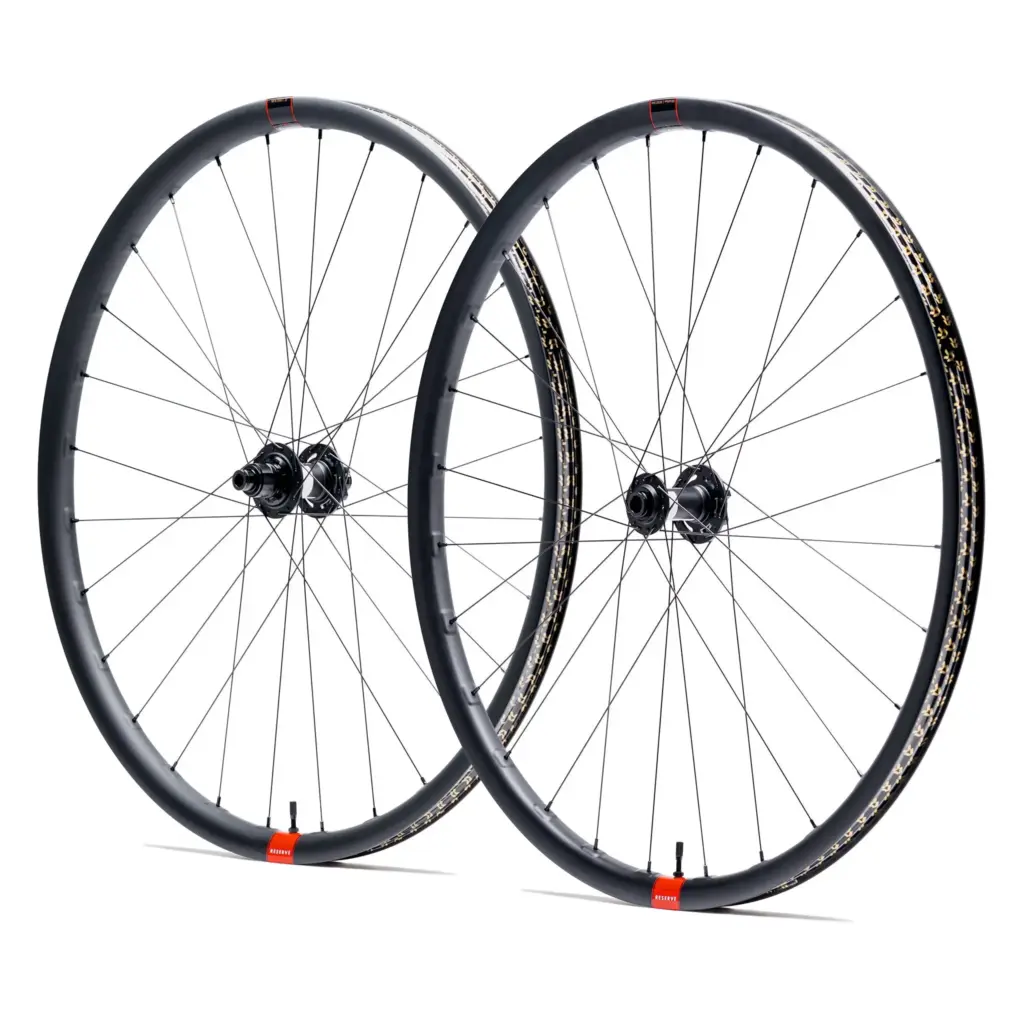Reserve 30|XC : les roues carbone de cross-country s’ouvrent au 32 pouces