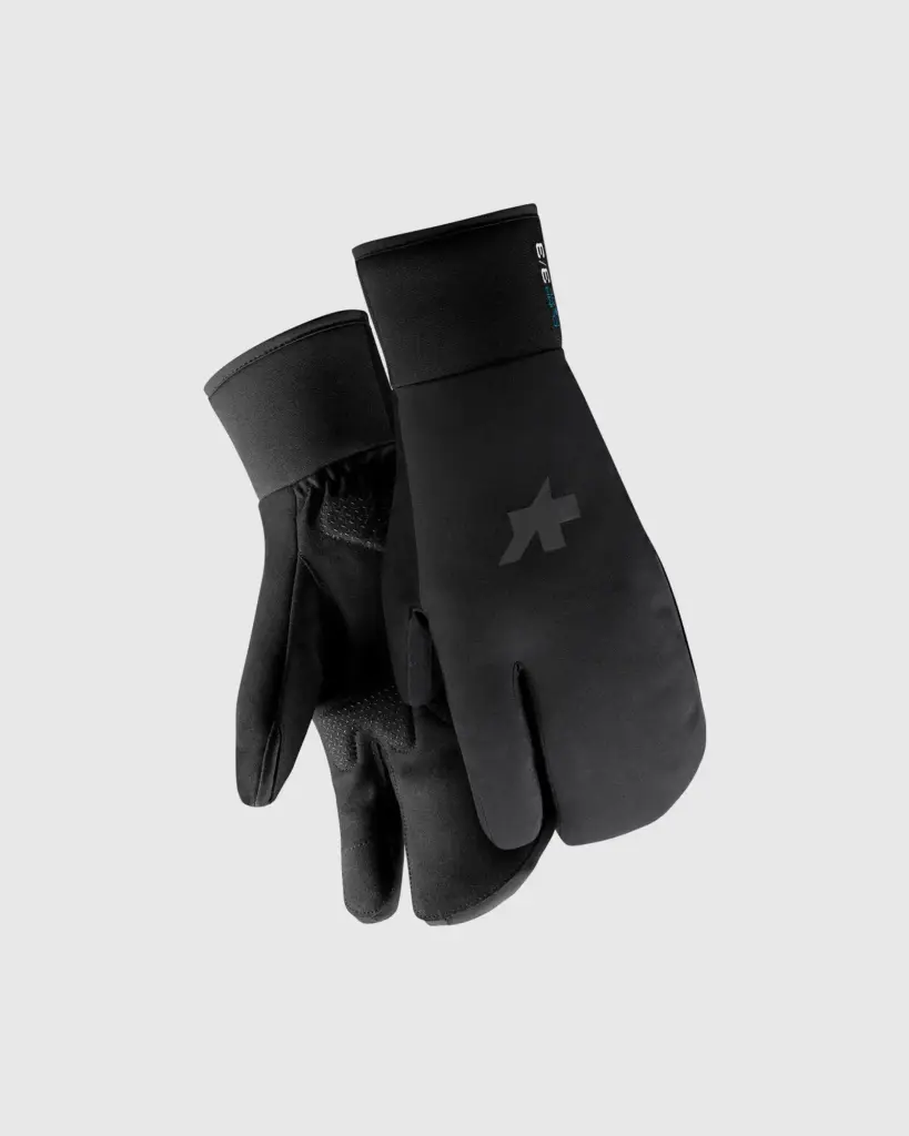 La paire de gants homard Assos Ultraz Winter Gloves P1 noirs, à trois doigts